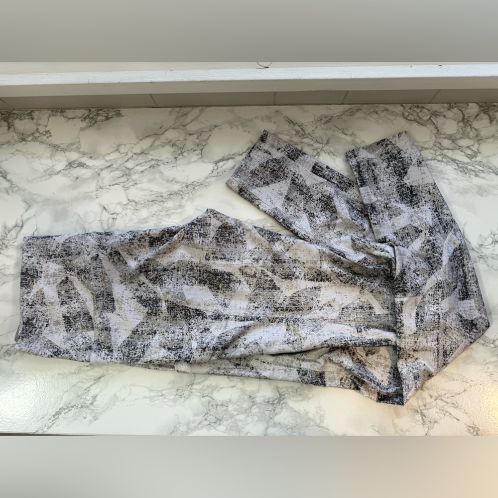 🛍️ Joe Fresh Abstract Patterned Pants - Picture 2 of 6